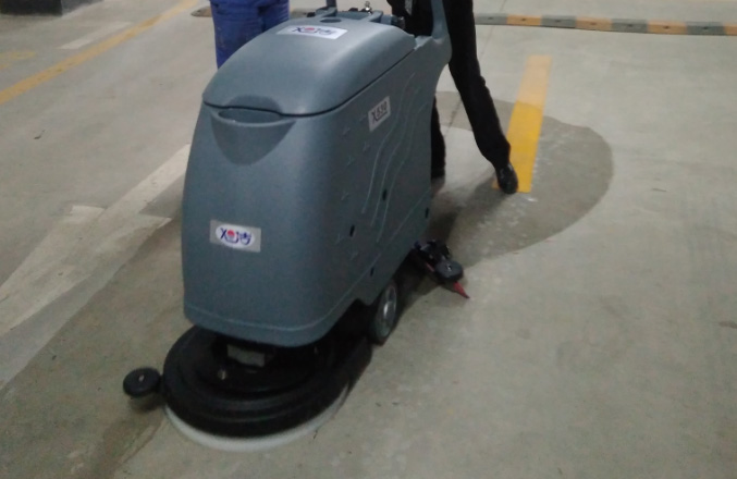 旭潔環保:水泥地面能用洗地機清洗嗎